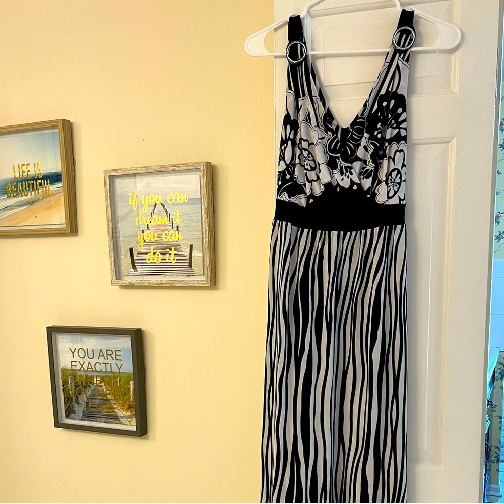 Maxi Dark Blue and White Dress with a bow on the back